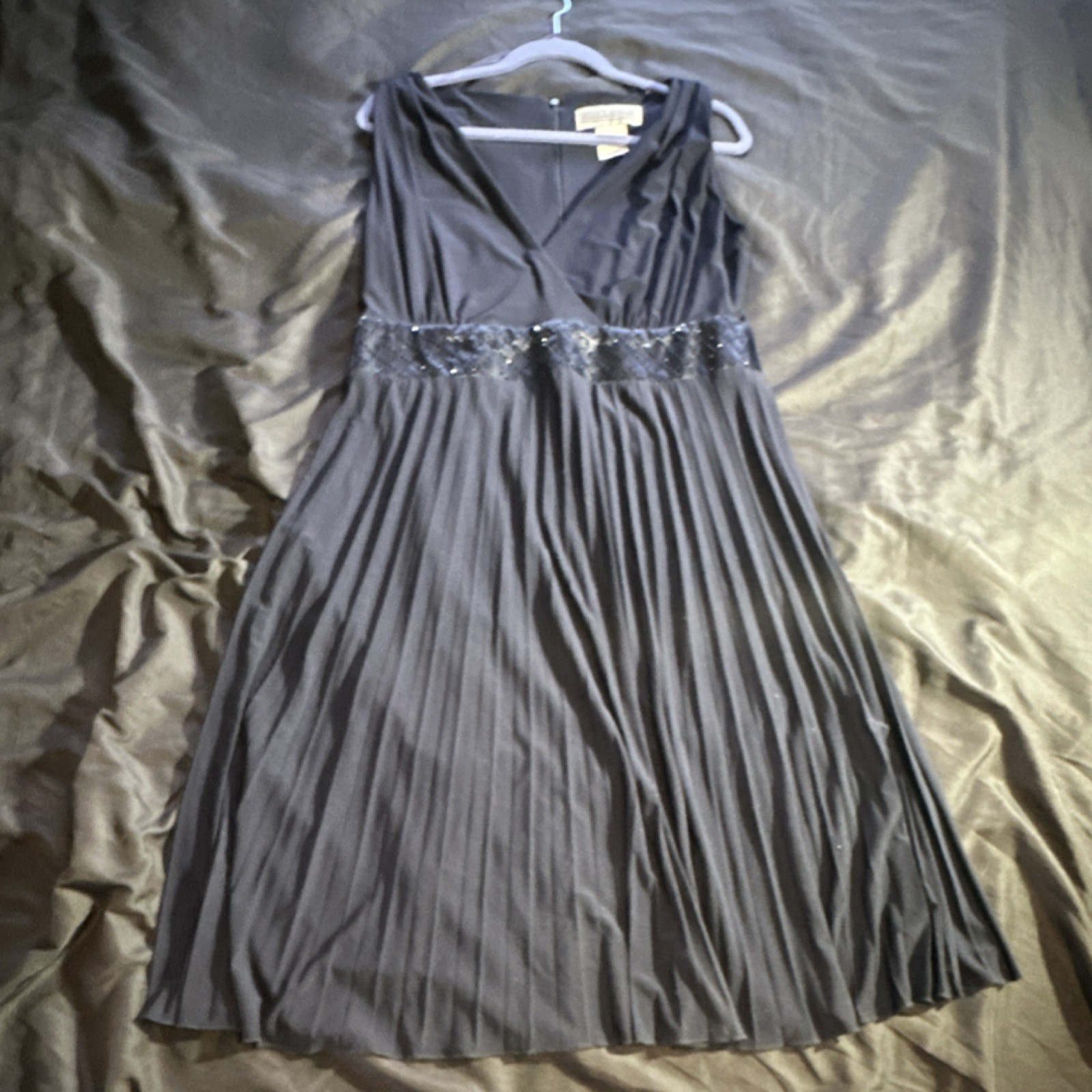 Jessica Howard A-Line Dress 16 Black Pleated Beaded V-Neck Sleeveless