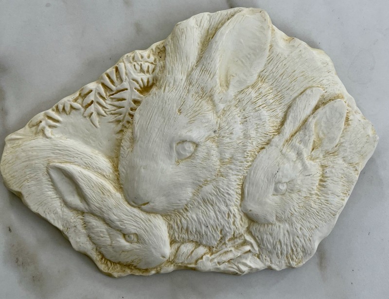 VTG Hen Feathers 3 Dimensional Trio Of Rabbits Plaque; Antique Stone Color