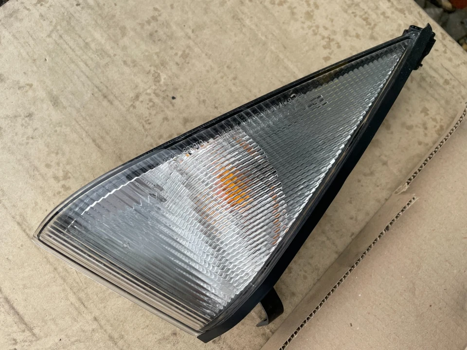 Right Front Light for Ssangyong Musso 8330205100x - Image 2 of 4