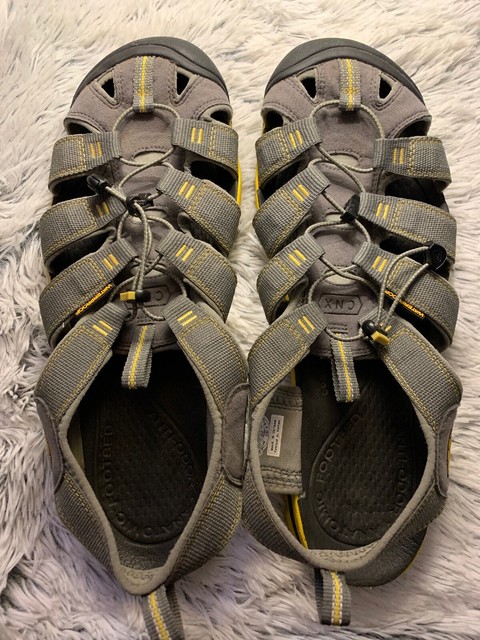 mens closed toe sandals size 14