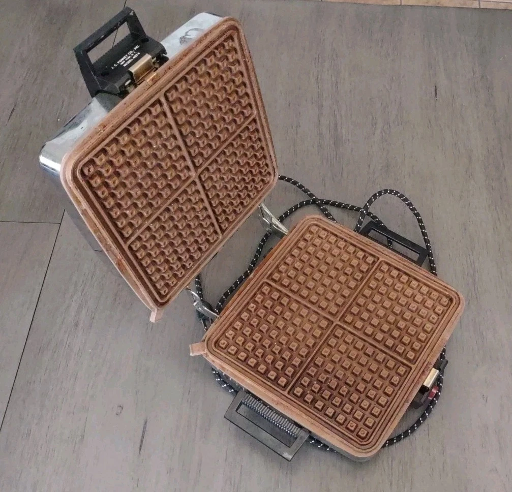 Vintage JC Penny Model 4895 Waffle Maker Penncrest 1950s UNTESTED AS IS
Opens in a new window or tab