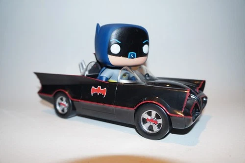 Funko POP BATMAN w/ BATMOBILE Vinyl Figure