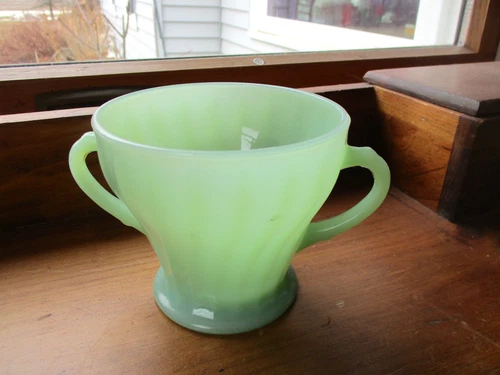 VINTAGE ANCHOR HOCKING  JADITE SHELL SUGAR BOWL