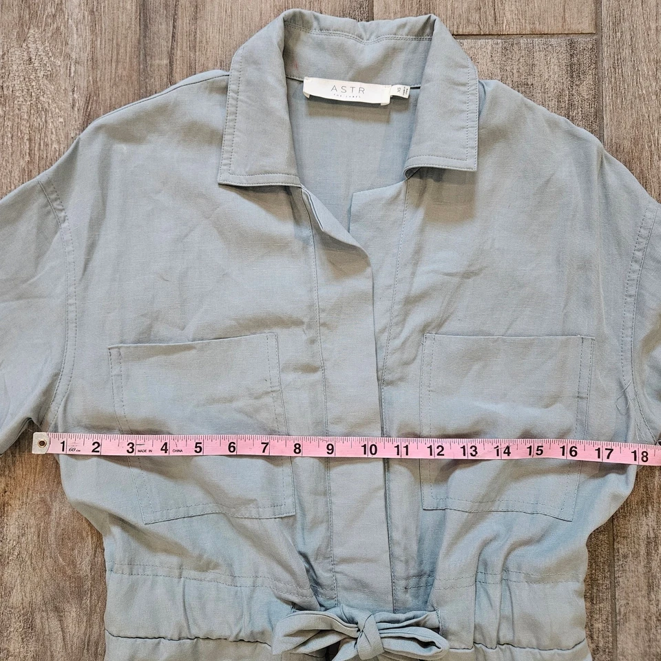 Mono ASTR The Label para mujer XS utilitario cintura corbata manga corta ropa de trabajo elegante Foto 2 de 4