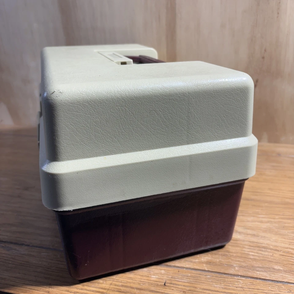 Caja de aparejos de pesca de tres bandejas Plano 3300 bronceada y púrpura muy bonita Foto 3 de 4