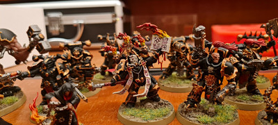 Warhammer 40K Chaos Space Marines Black Legion Minis schwarz/gold bemalt