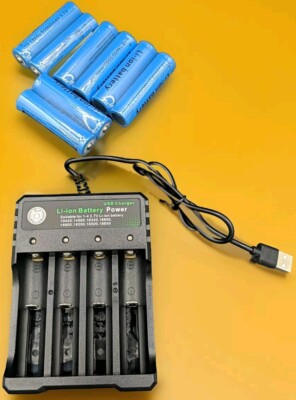 Lithium-Ion Battery Charger W/ 8  (5000mAh 3.7V) Batteries