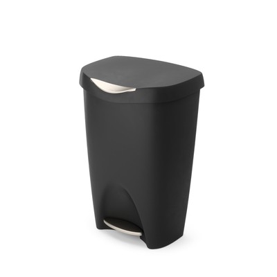 Umbra 13 Gal Brim Plastic Step Soft Close Lid Kitchen Trash Can Black Durable