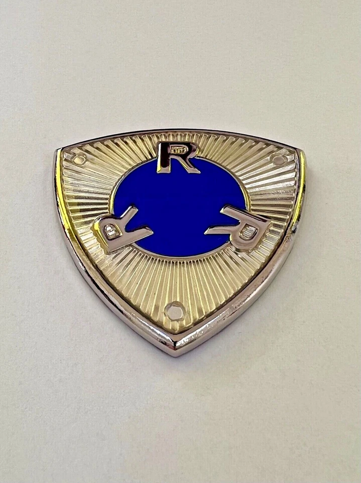 Insignia Reliant Regal, 3 R's Sedán Supervan III 21e 3/30 3/25 Cromo Emblema Frontal - Imagen 3 de 4