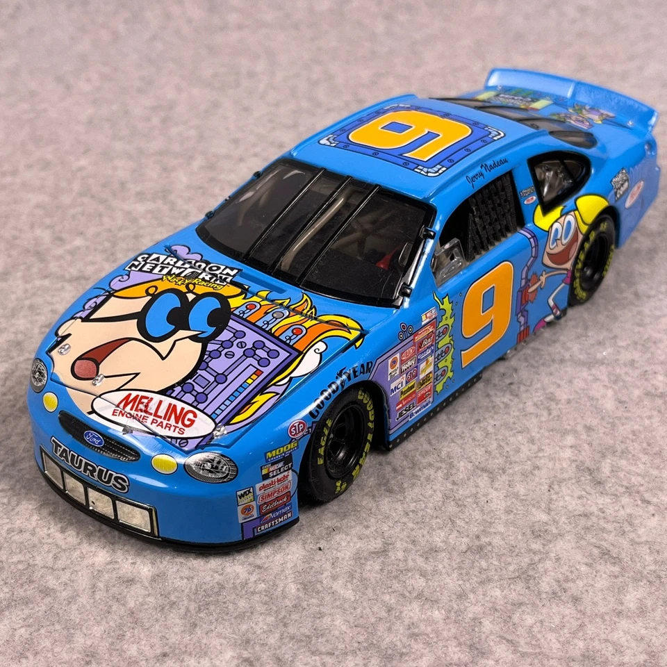 Jerry Nadeau #9 Cartoon Network Dexter 1999 Ford Taurus 1:24 Bank Diecast Action - Image 2 of 4