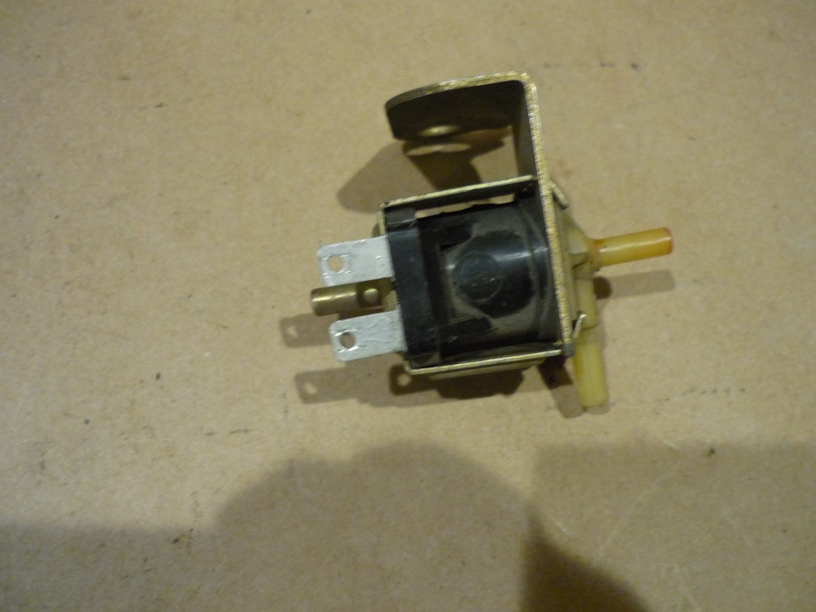 Ferrari 308,328,348,512,Mondial,Testarossa - Vacuum Control Valve  - P/N 111704