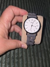 s.Oliver Quarz Armbanduhr analog, weißes Zif...