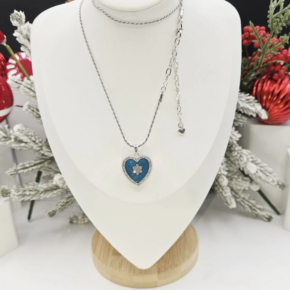 Collar medallón corazón verde azulado Brighton tono plata cristal acento colgante 30 Foto 3 de 4