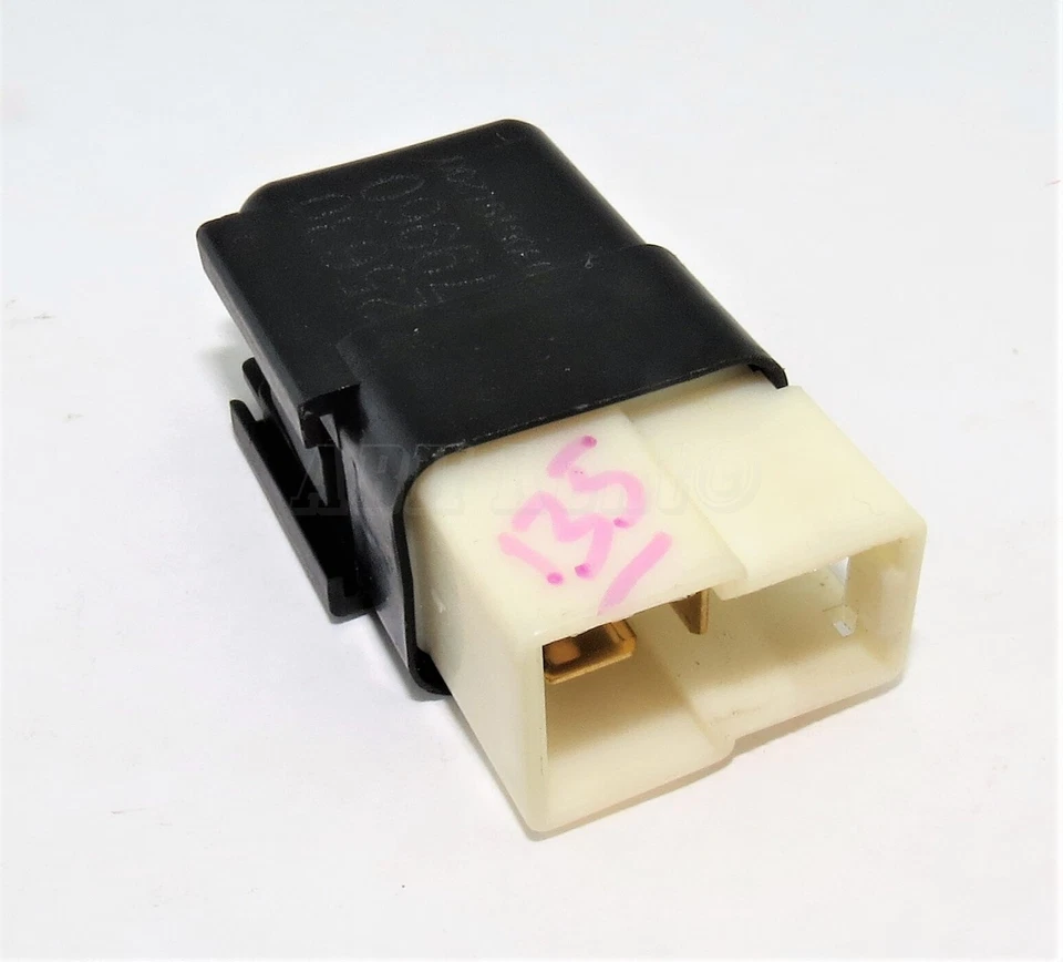 135 - Nissan (1995-2015) 25630-79960 3-Pin Black Horn Relay 2563079960 12V 15A - Image 2 of 4
