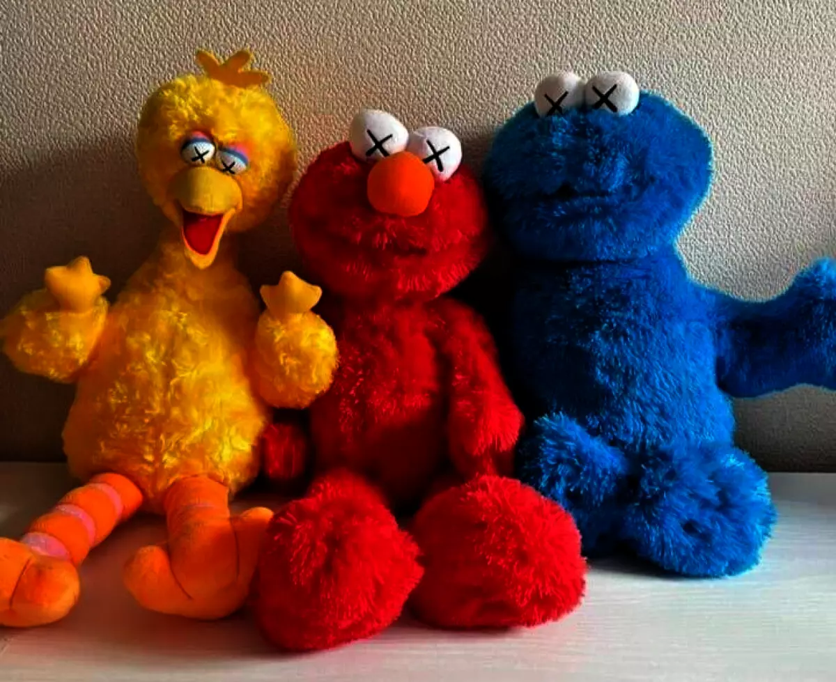 KAWS Sesame Street Plush UNIQLO Limited Elmo Cookie Monster Big Bird Set of 3 KAWS Sesame Street Plush UNIQLO Limited Elmo Cookie Monster Big Bird Set of 3