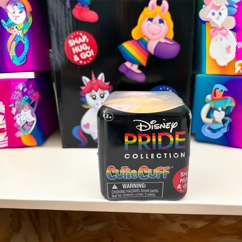Disney Pride Collection Cutie Cuff Armband Snap Hug & Go Miss Piggy 2023 versiegelt