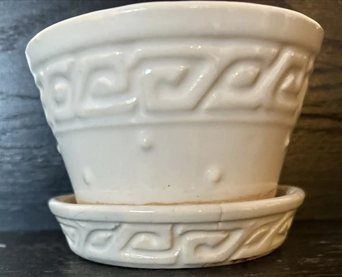 Mc Coy  Planter  Ivory 4” Across