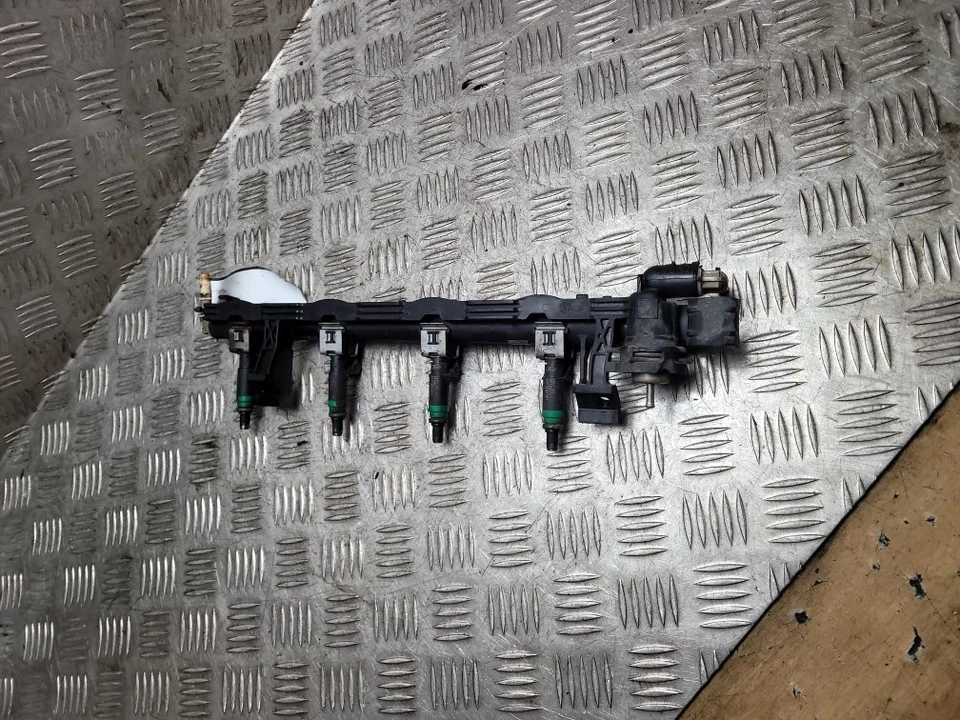 FORD FIESTA MK6 1.2 PETROL FUJA FUEL INJECTOR RAIL AND INJECTORS 5S6G-9H487-AA - Image 2 of 4