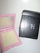 Kylie Jenner Ky Light Illuminating Powder Highlighter .34 oz FS New Box QUARTZ