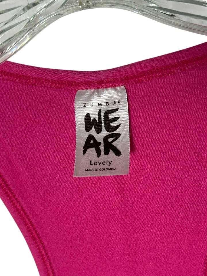 Camiseta sin mangas Zumba para mujer grande con logotipo dorado algodón/spandex Hambre rosa intenso Foto 4 de 4