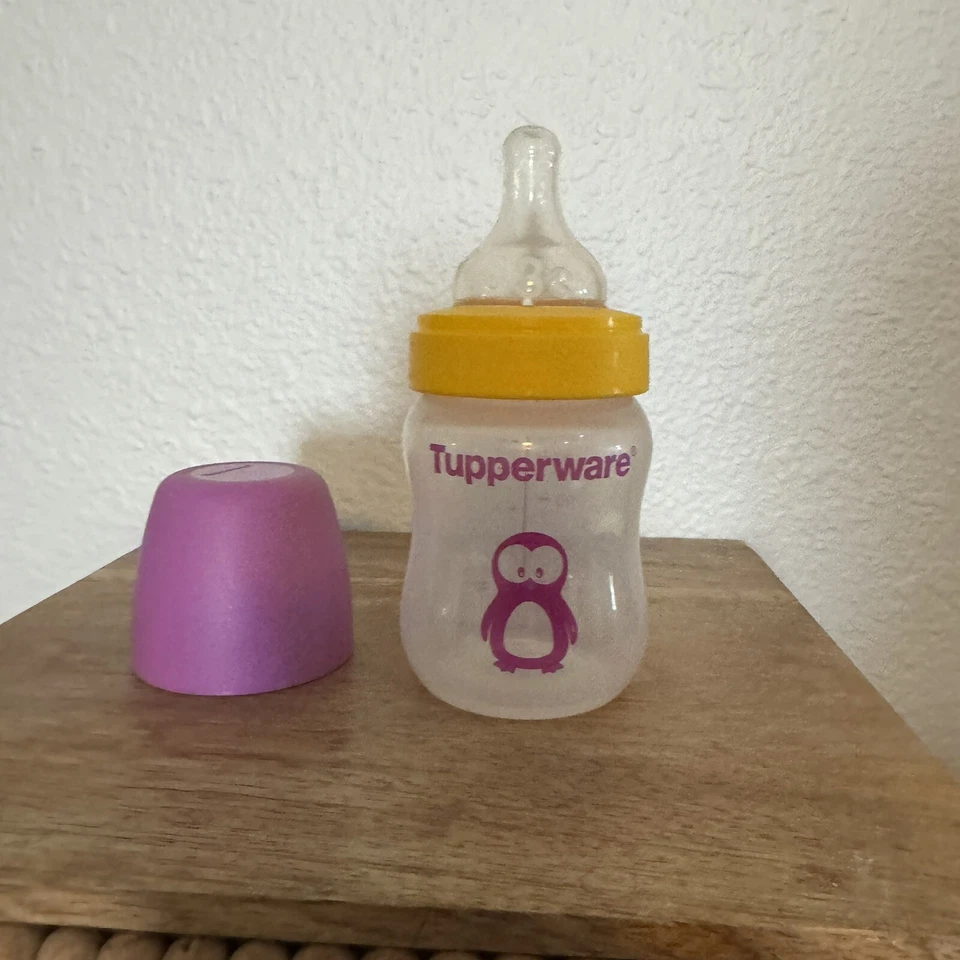 Tupperware Malasia 5 oz. Biberón Pingüino Foto 3 de 3