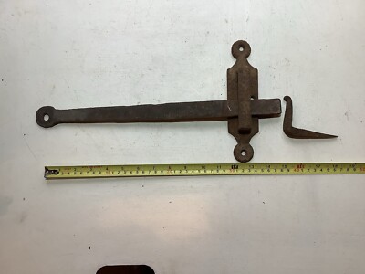 Antiker Schmied geschmiedeter schmiedeeiserner Türriegel.   Armlänge 15''