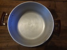 Grande marmite en Aluminium A.BOURGEAT. Poignées " Bakélite "