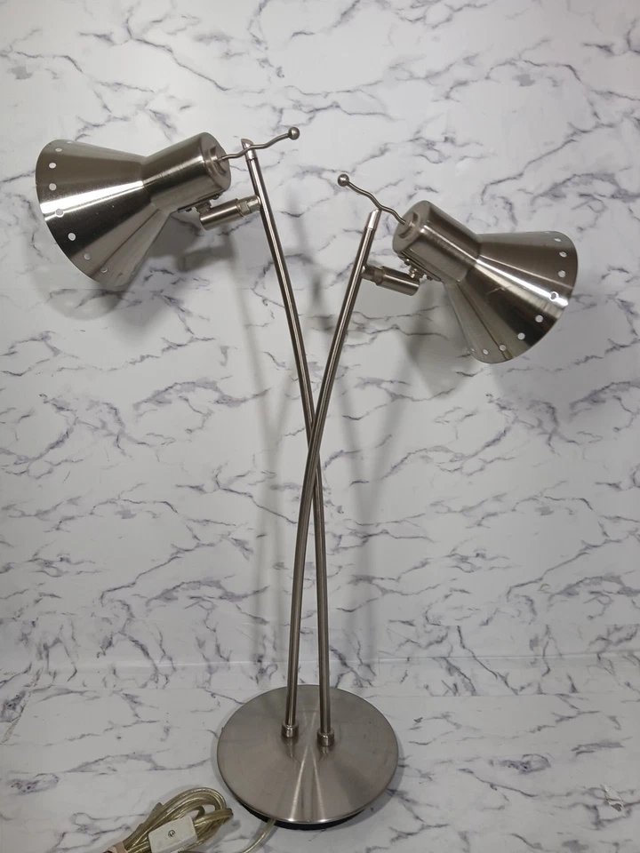 Lámpara de mesa estilo atómico plata cepillada doble cuello de colección Foto 3 de 4