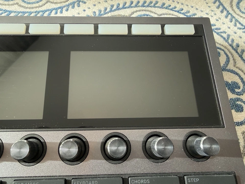 Native Instruments Maschine+ standalone – neuwertig – 512GB SD + Decksaver - Bild 3 von 4