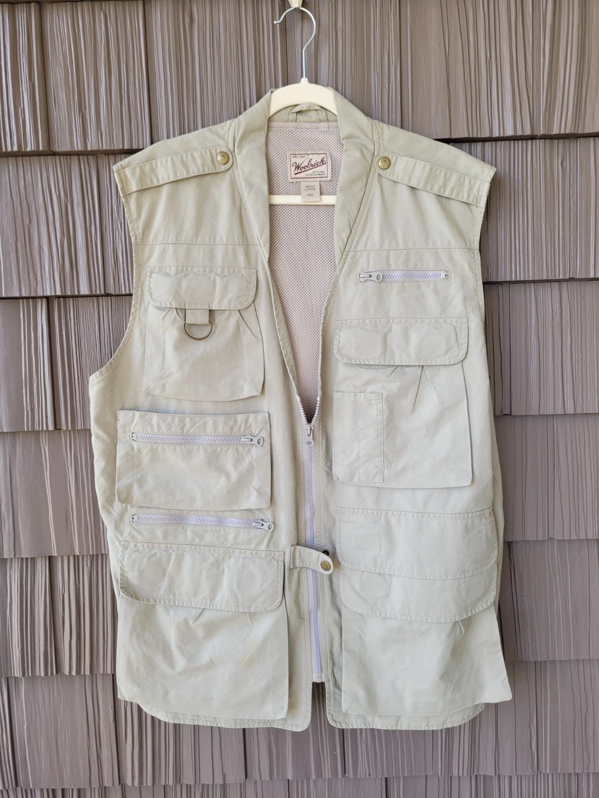 Woolrich Vest Men L Large Khaki Cotton Hunting Fishing Outdoors Pockets Full Zip
Opens in a new wind