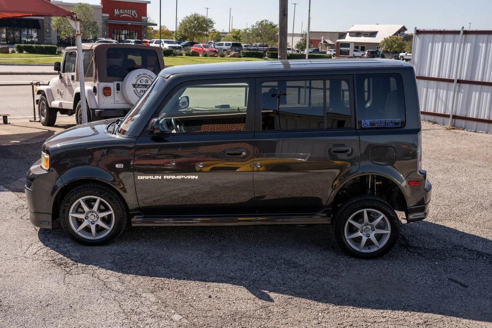 Furgoneta Scion xB Braun 2006 capacidad rampa - ¡42 k millas!!! Reparado Foto 3 de 4