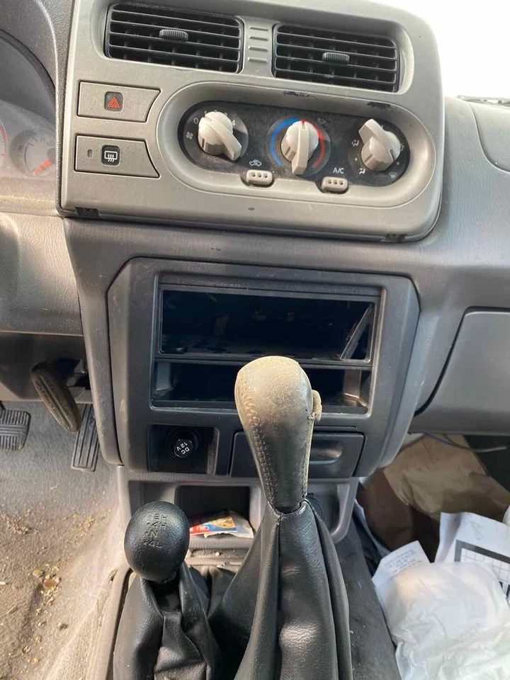 Used Fuel Injection Air Flow Meter fits: 2001 Nissan Xterra 6 cylinder Grade A - Image 4 of 4