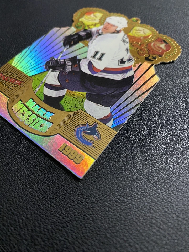 1998-99 Pacific Gold Crown Die-Cuts MARK MESSIER #34 Vancouver Canucks - Image 4 of 4