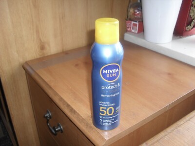 NIVEA SUN Protect & Dry Touch Refreshing Sun Mist Spray LSF50 (200ml),