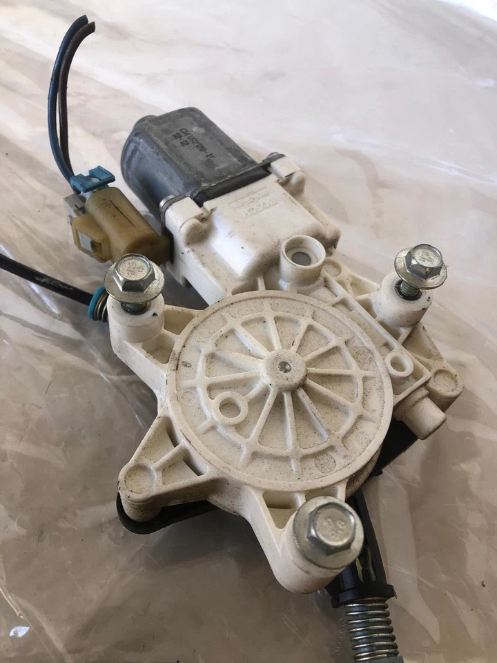 2010 - 2016 CHEVROLET IMPALA Front Door Regulator Window Passenger Right RH OEM - Image 4 of 4