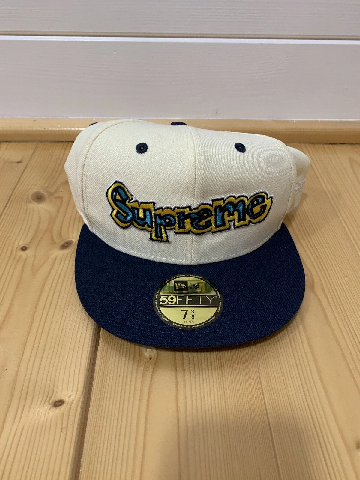 Casquette ajustée Supreme Gonz Logo New Era 7 3/8 naturelle/crème Deadstock livraison gratuite au Royaume Uni !