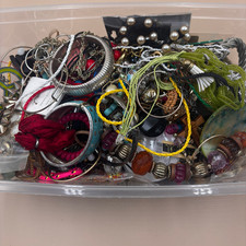 5.75 lb Mixed Costume Jewelry Lot Bracelets Earrings Beads Bangles Chains Resale