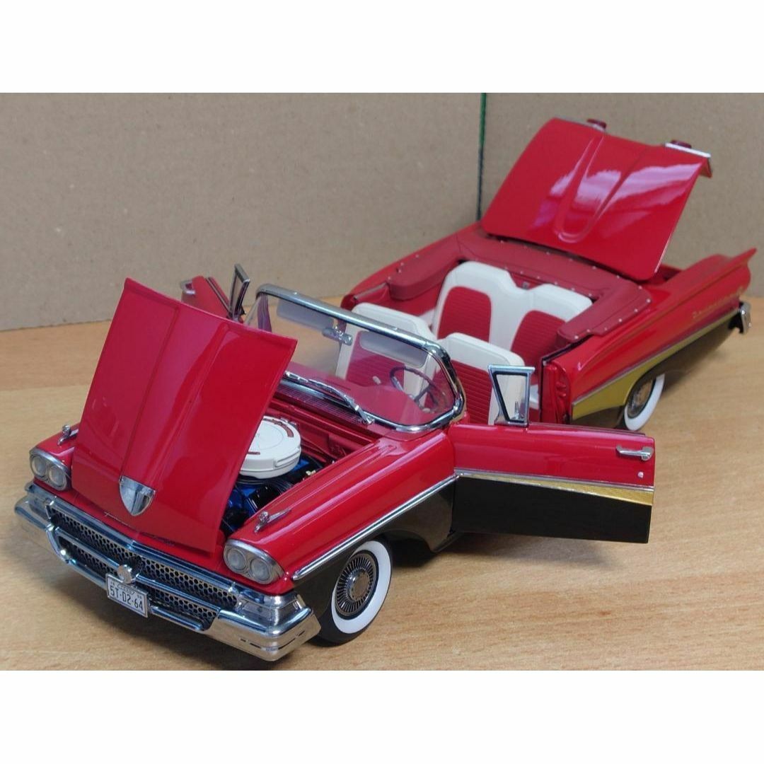 1/18フォード フェアレーン500 オープン 1958 レッド/ブラック 1958 Ford Fairlane 500 Open Convertible-Torch Red/Raven
