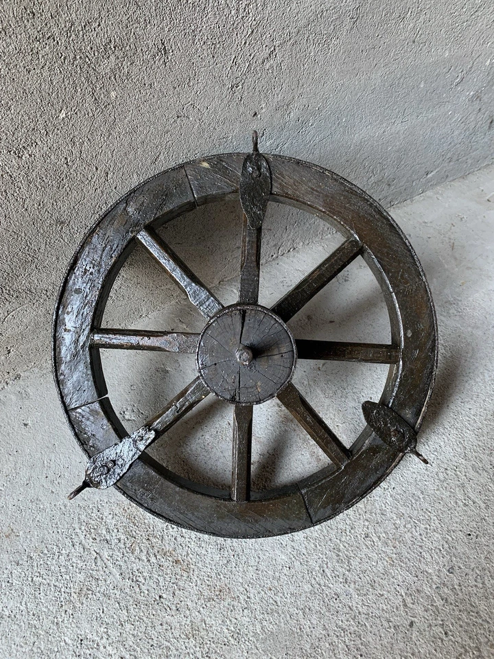 Roue de chariot ancien début 900 bois de fer - Photo 4/4