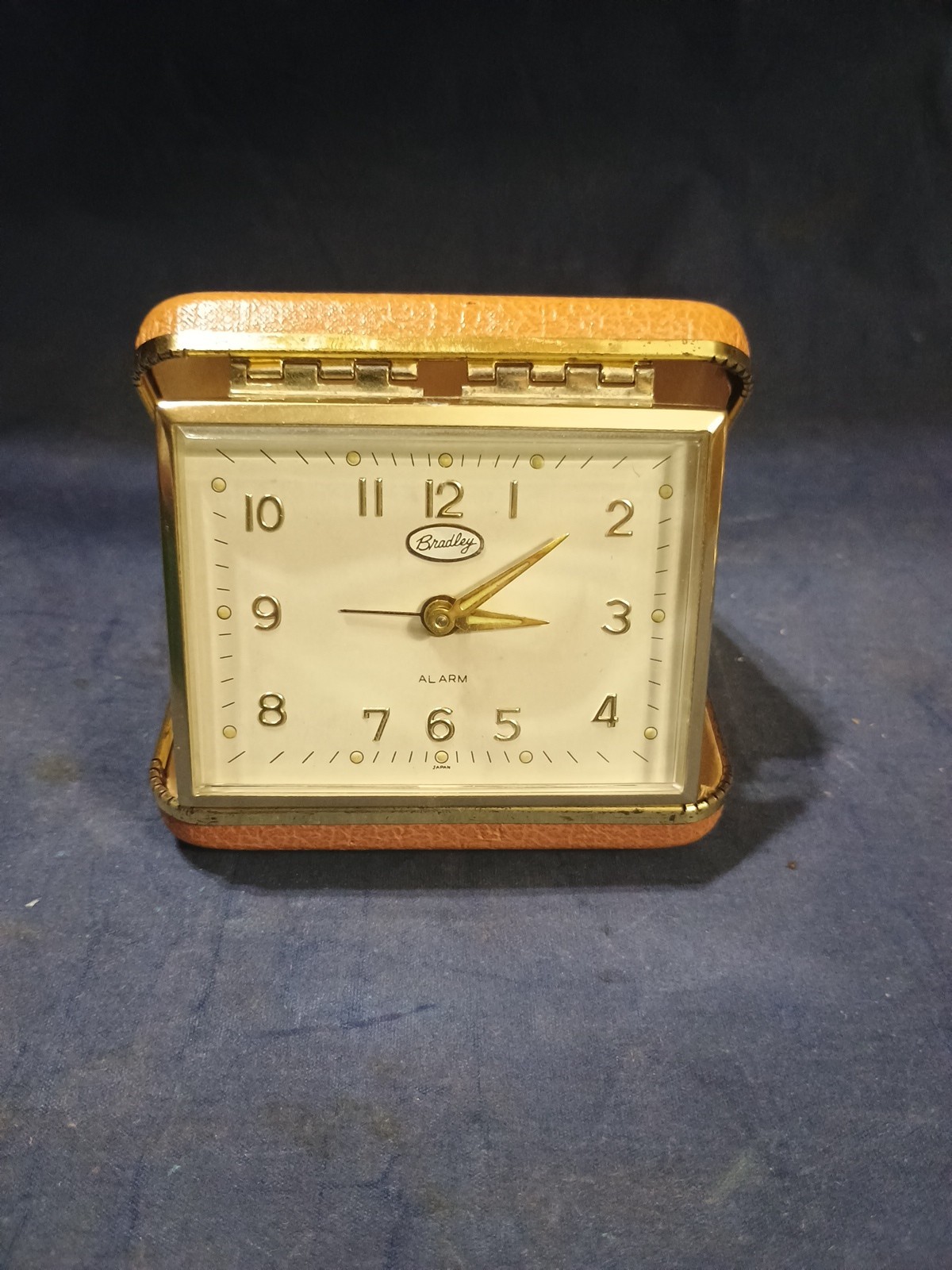 Vintage TAN BRADLEY Wind-Up Travel Alarm Clock