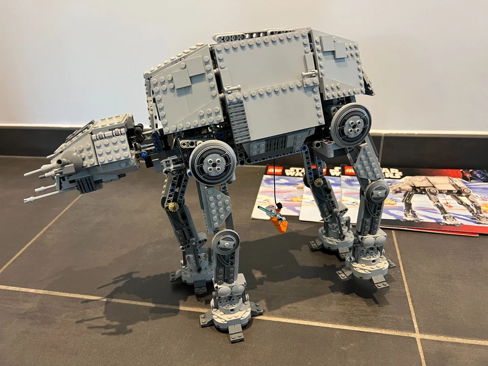 LEGO Star Wars 10178 Motorized Walking AT-AT, photo 3 sur 5