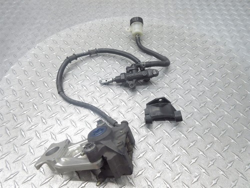 Lote de línea de soporte de pinza de cilindro maestro de freno trasero Yamaha YZFR1 R1 2000 00-01 - Imagen 7 de 9