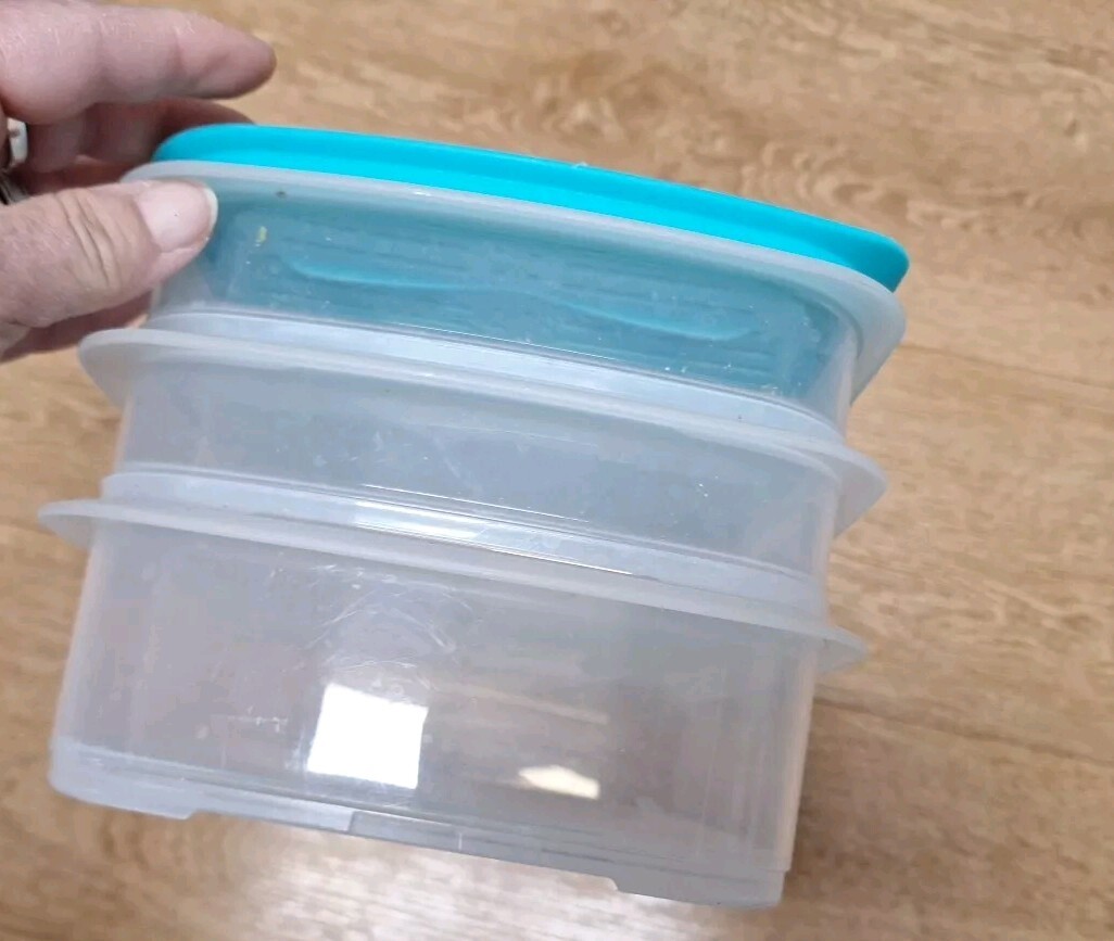 Tupperware Fridge Stack-able Deli Container With Grid Insert Teal 5 Pieces