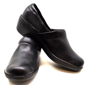 clarks slip resistant shoes