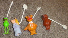 1979 VINTAGE FISHER PRICE MUPPET STICK PUPPETS KERMIT, MISS PIGGY, FOZZIE, ROWLF