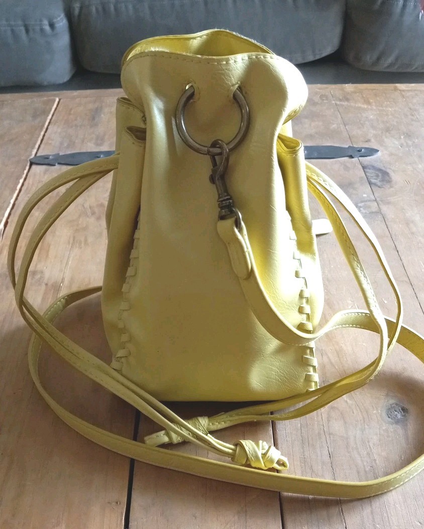 ⚡️Universal Thread Drawstring Crossbody Bag - Yel… - image 1