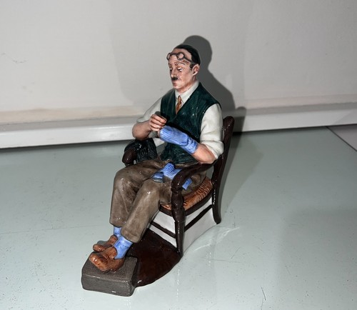 Royal Doulton The Bachelor HN2319 Vintage Porzellan Figur 1963 England