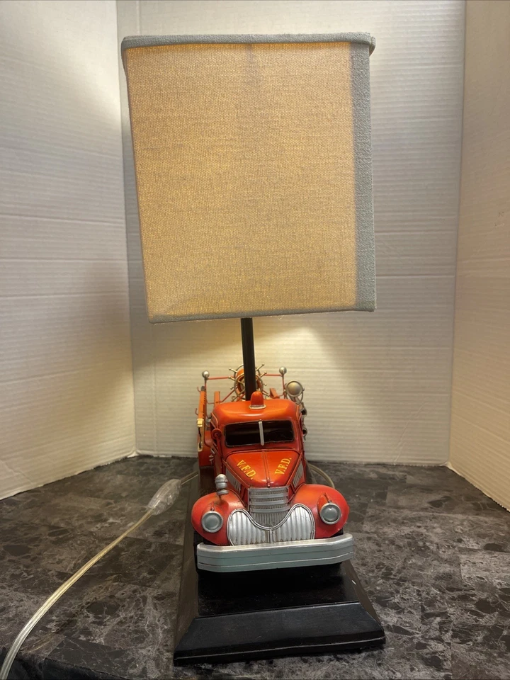 Lámpara de camión de bomberos Pottery Barn Kids de hojalata RARA Foto 4 de 4