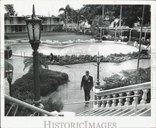 1964 Press Photo Jack Tar Harrison Hotel pool area - afa62674