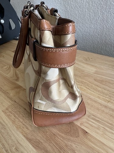 COACH Signature Collection Khaki Leather Purse - Picture 8 of 8